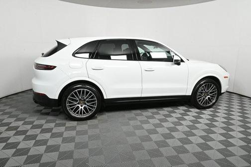 2023 Porsche Cayenne Platinum Edition