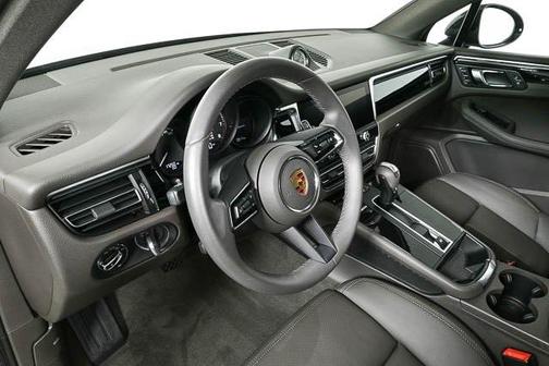 2023 Porsche Macan Base