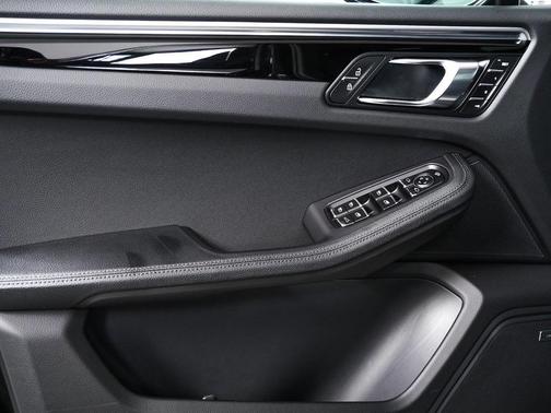 2024 Porsche Macan AWD