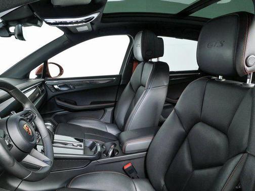 Papaya Metallic 2022 Porsche Macan Macan GTS