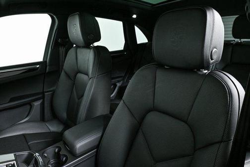 2025 Porsche Macan AWD