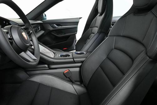 2025 Porsche Taycan 4