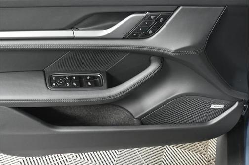 2025 Porsche Taycan 4