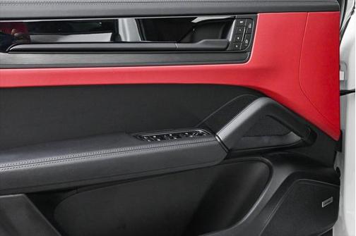 2025 Porsche Cayenne GTS