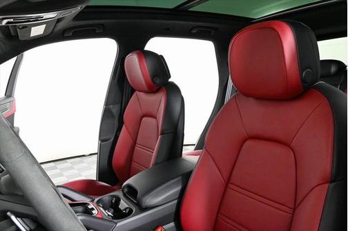 2025 Porsche Cayenne GTS