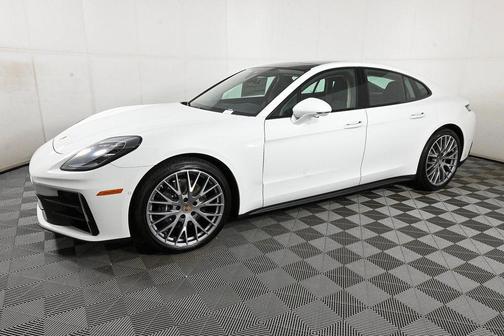 2025 Porsche Panamera 4