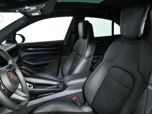 Jet Black Metallic 2025 Porsche Macan Macan Electric