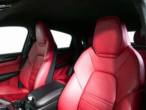 2023 Porsche Cayenne Turbo GT