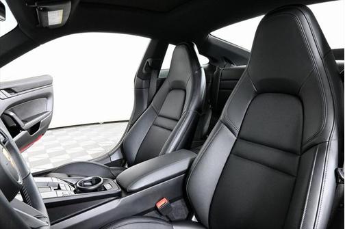 2022 Porsche 911 Carrera GTS
