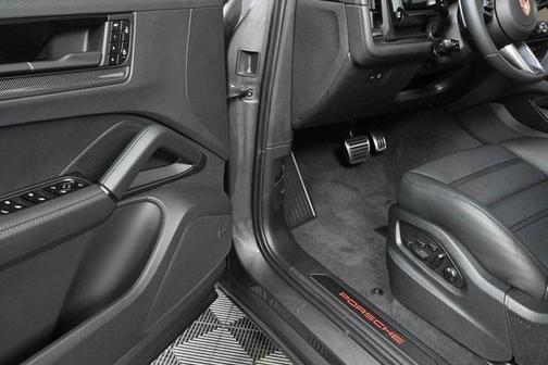 2025 Porsche Cayenne GTS