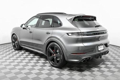 2025 Porsche Cayenne GTS