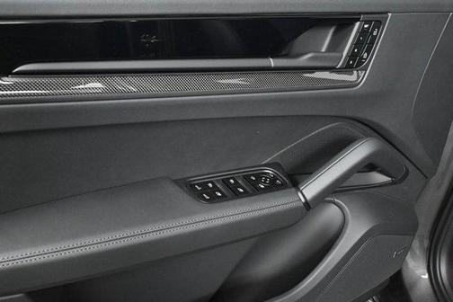 2025 Porsche Cayenne GTS