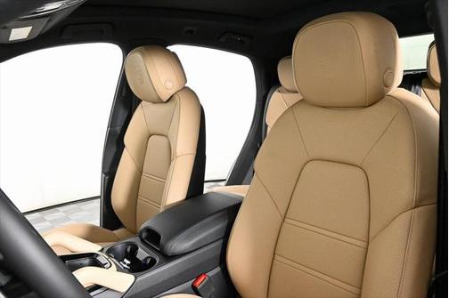2025 Porsche Cayenne AWD