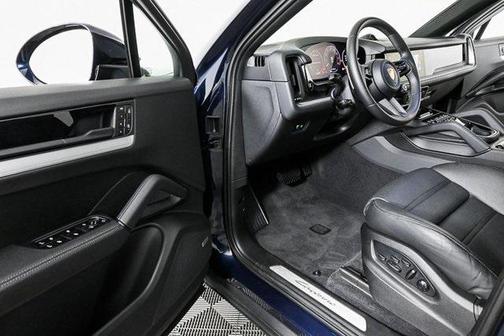 2024 Porsche Cayenne AWD
