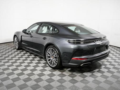 2025 Porsche Panamera 4