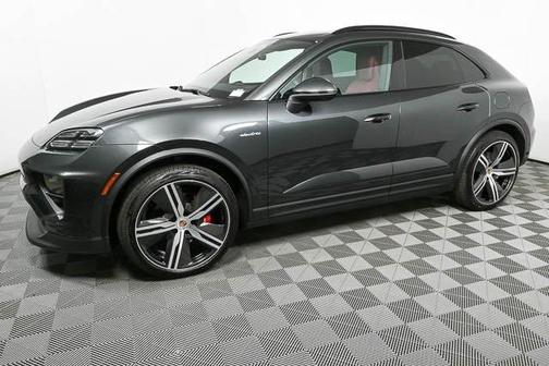 2025 Porsche Macan Base