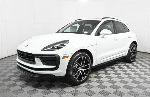 2025 Porsche Macan Base