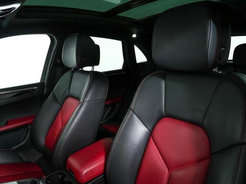 2022 Porsche Macan AWD