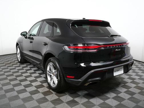 2022 Porsche Macan AWD