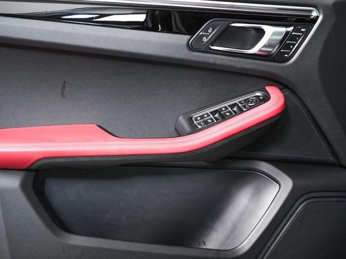 2022 Porsche Macan AWD