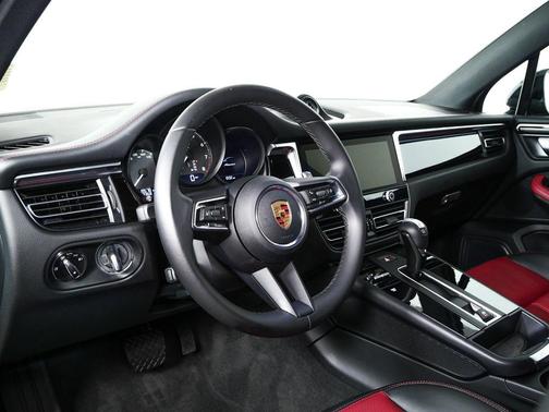 2022 Porsche Macan AWD