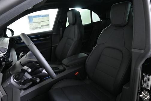 2025 Porsche Macan RWD
