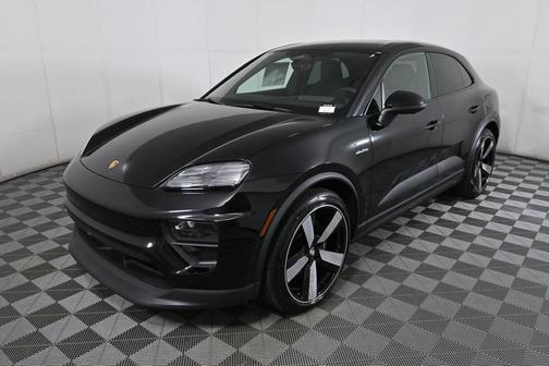 2025 Porsche Macan RWD