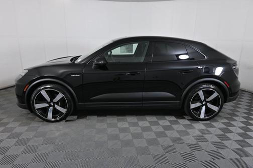 2025 Porsche Macan RWD