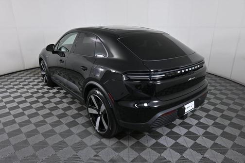 2025 Porsche Macan RWD
