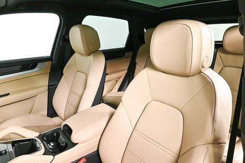 2025 Porsche Cayenne AWD
