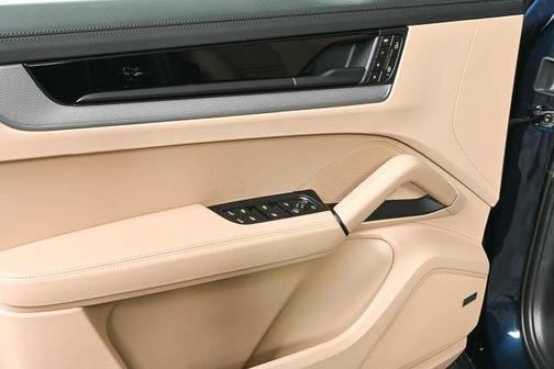 2025 Porsche Cayenne AWD