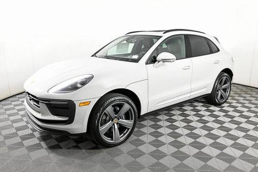 2025 Porsche Macan Base