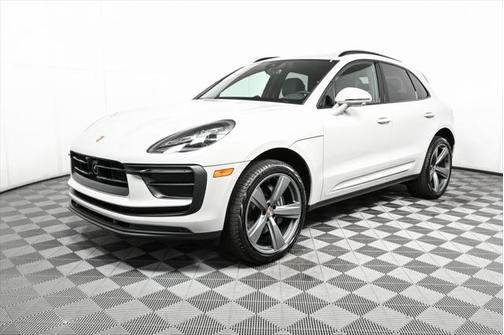 2025 Porsche Macan Base