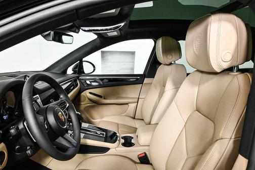 2026 Porsche Macan AWD
