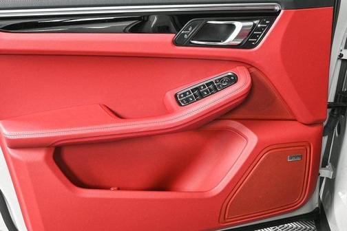 2023 Porsche Macan Base