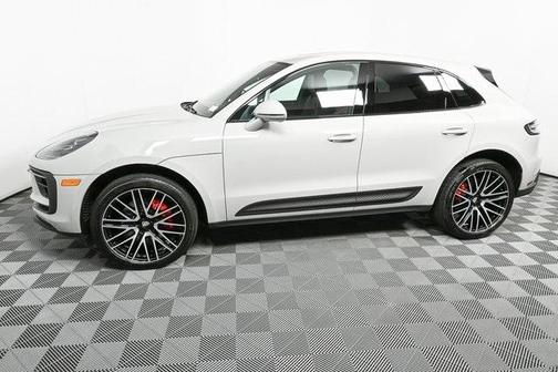 2023 Porsche Macan Base