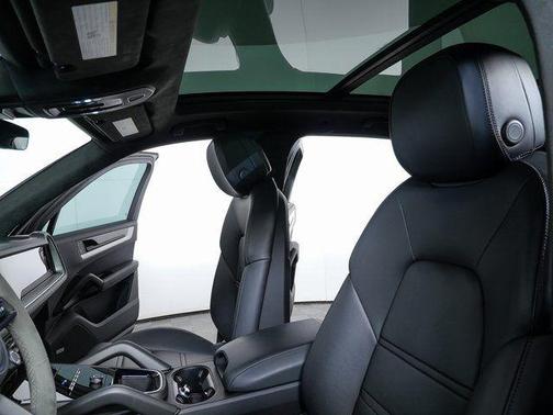 2025 Porsche Cayenne GTS