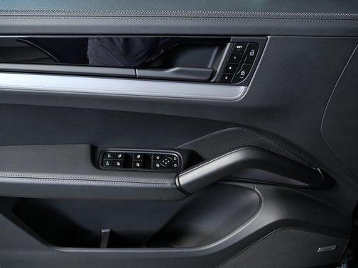 2025 Porsche Cayenne GTS