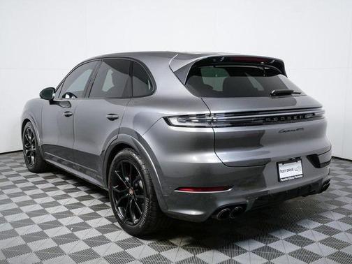 2025 Porsche Cayenne GTS