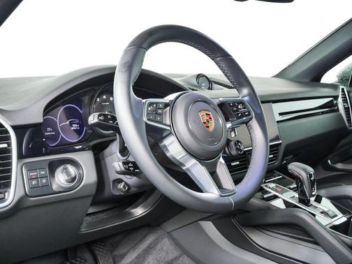 Chalk 2023 Porsche Cayenne Cayenne