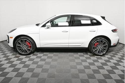 2025 Porsche Macan Base