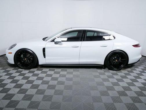 2017 Porsche Panamera 4S