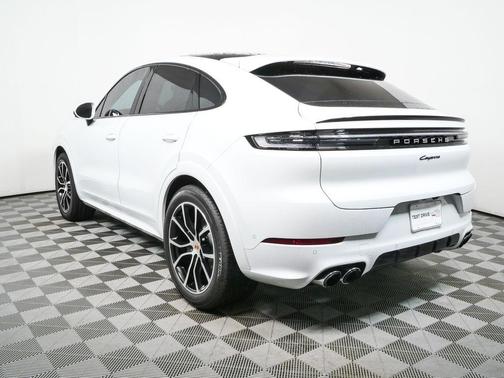 Carrara White Metallic 2025 Porsche Cayenne Cayenne