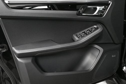 2025 Porsche Macan S