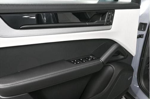 2025 Porsche Cayenne E-Hybrid S