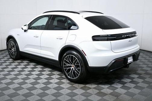 2025 Porsche Macan RWD