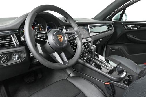 2025 Porsche Macan AWD