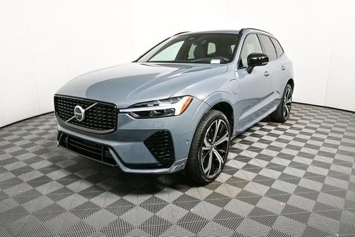 2022 Volvo XC60 Recharge Plug-In Hybrid T8 R-Design