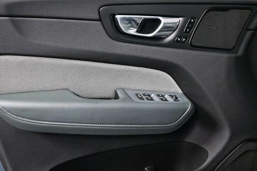 2022 Volvo XC60 Recharge Plug-In Hybrid T8 R-Design