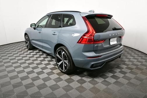 2022 Volvo XC60 Recharge Plug-In Hybrid T8 R-Design